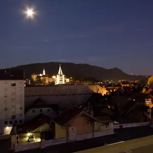 Grand 5 Pièces Avec Garage En Plein Centre Appartement